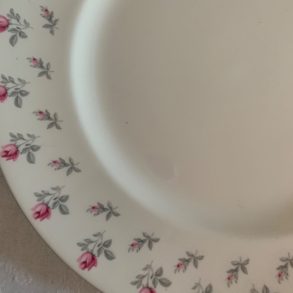 Two Royal Albert WINSOME Dinner Plates - Picture 3 of 4